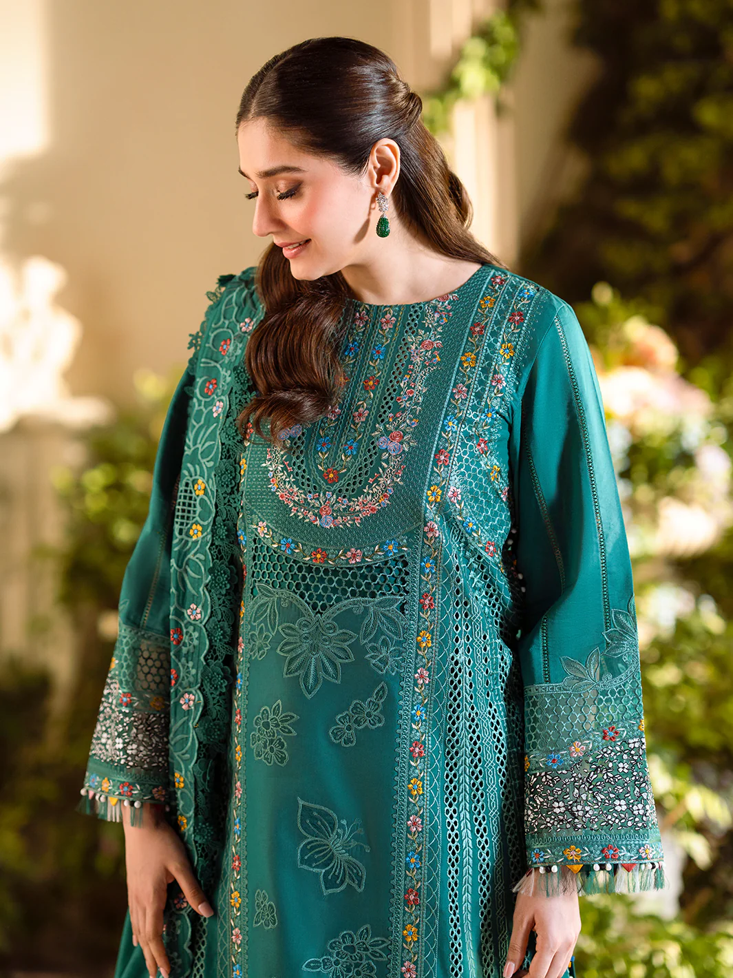 102 - A | 3 PC Luxury Lawn - Image 4