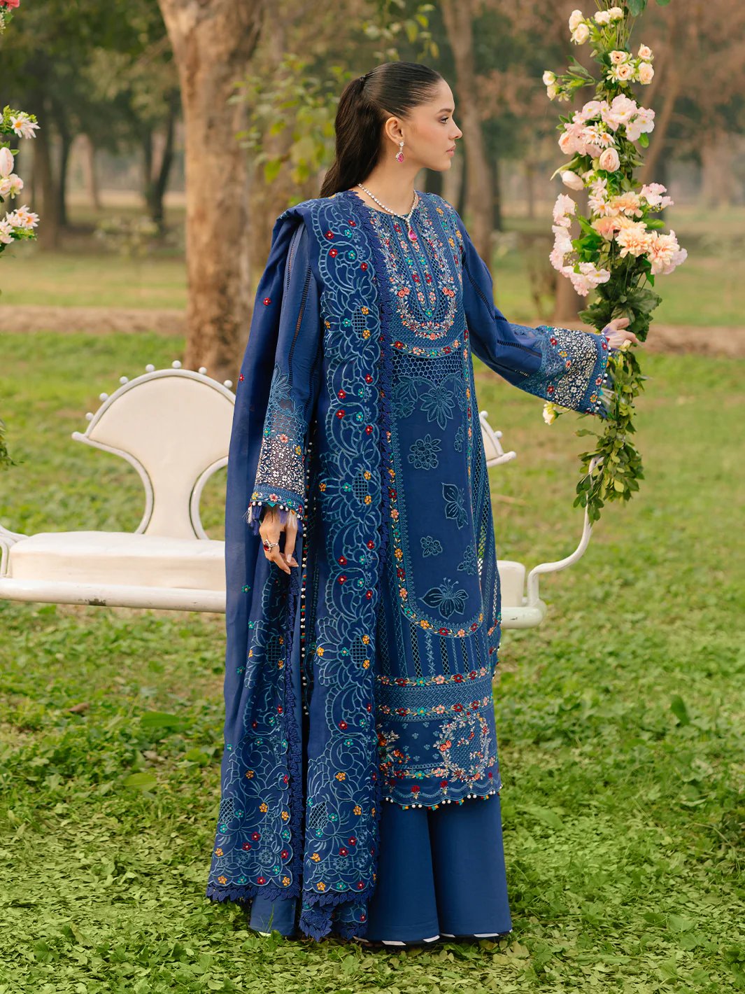 102 - B | 3 PC Luxury Lawn - Image 3