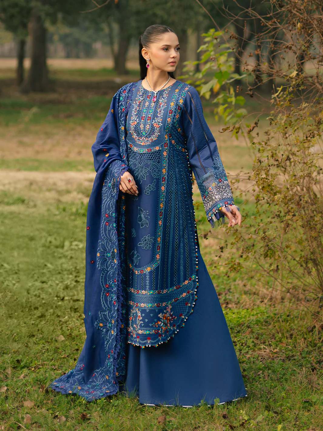 102 - B | 3 PC Luxury Lawn - Image 8