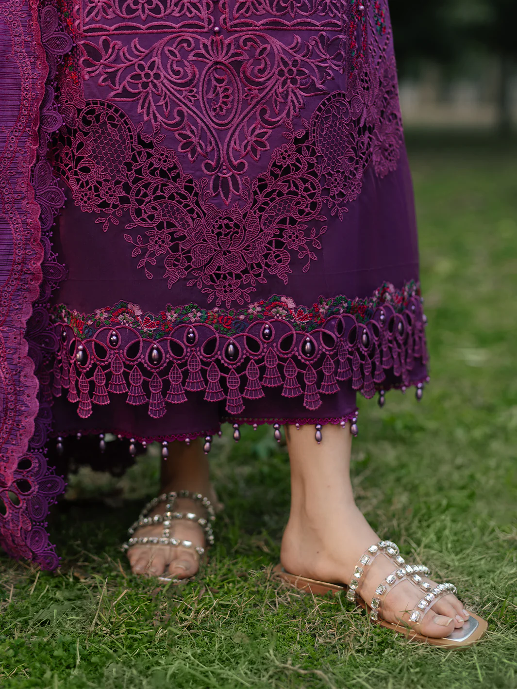 105 - B | 3 PC Luxury Lawn - Image 4