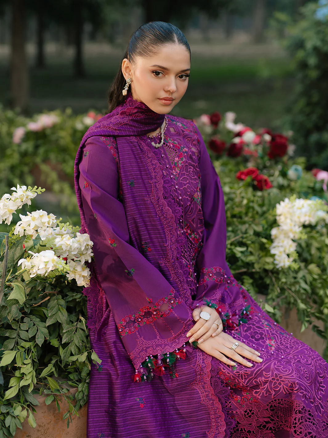 105 - B | 3 PC Luxury Lawn - Image 8