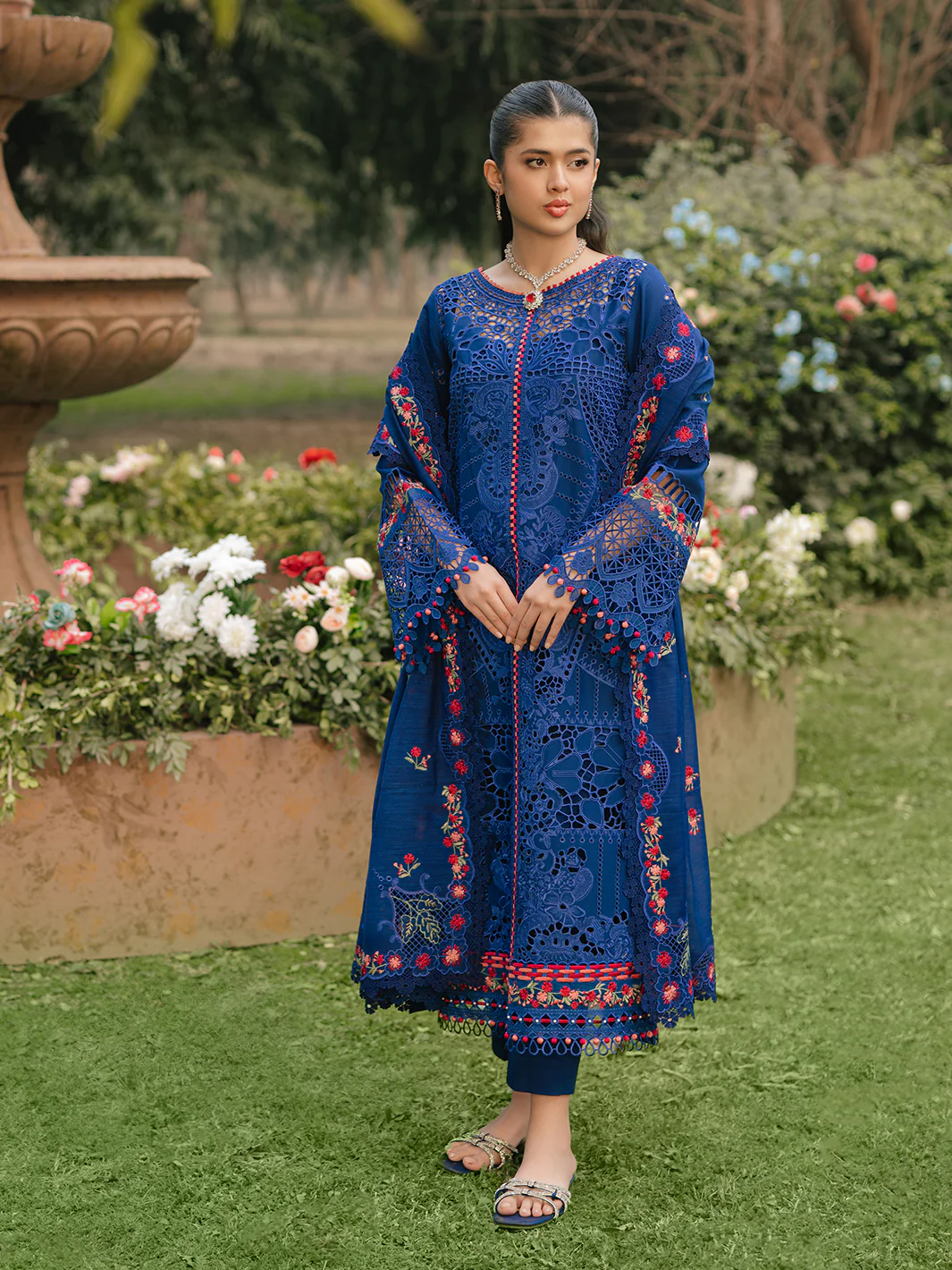 106 - B | 3 PC Luxury Lawn - Image 3