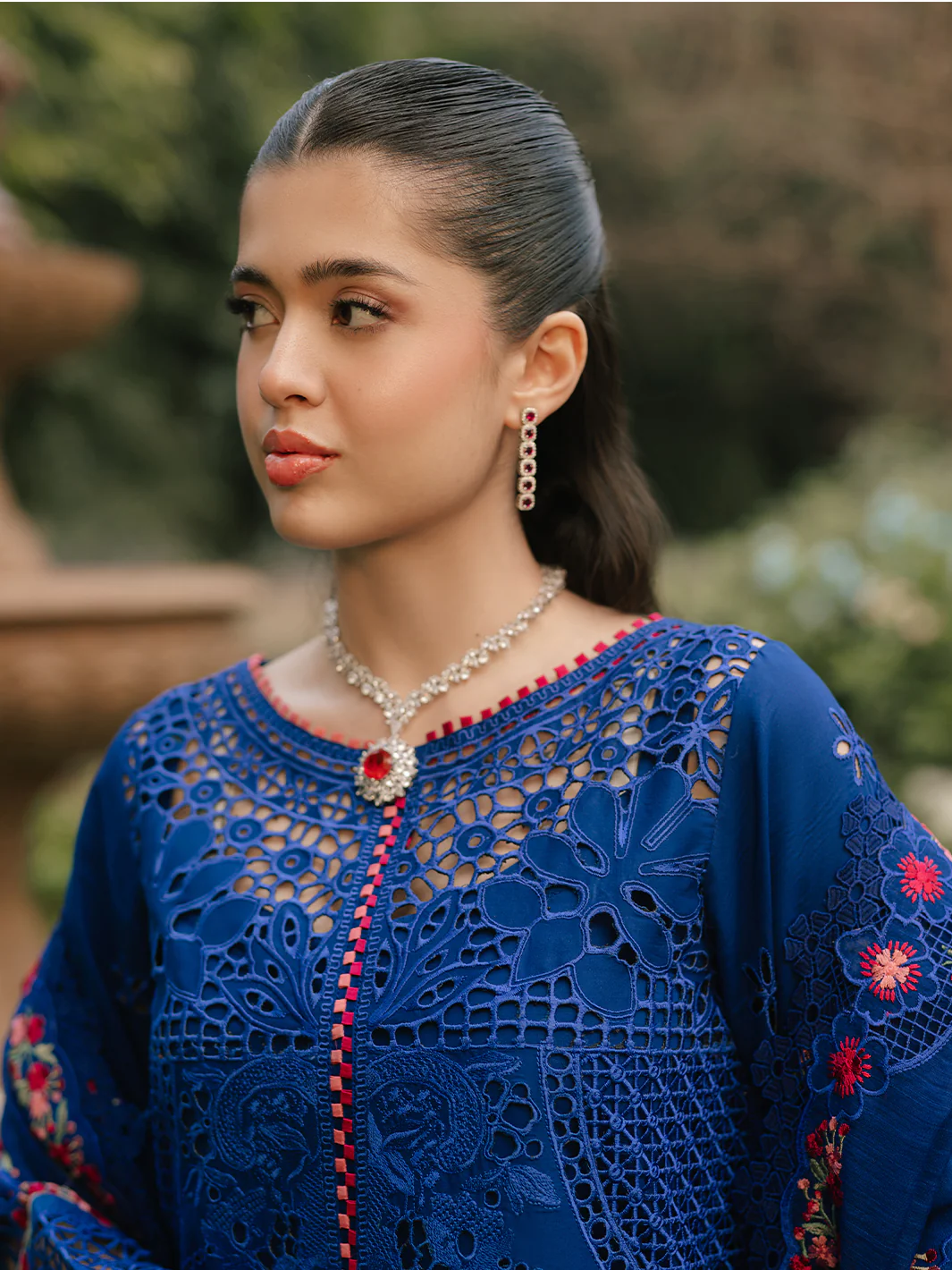 106 - B | 3 PC Luxury Lawn - Image 4