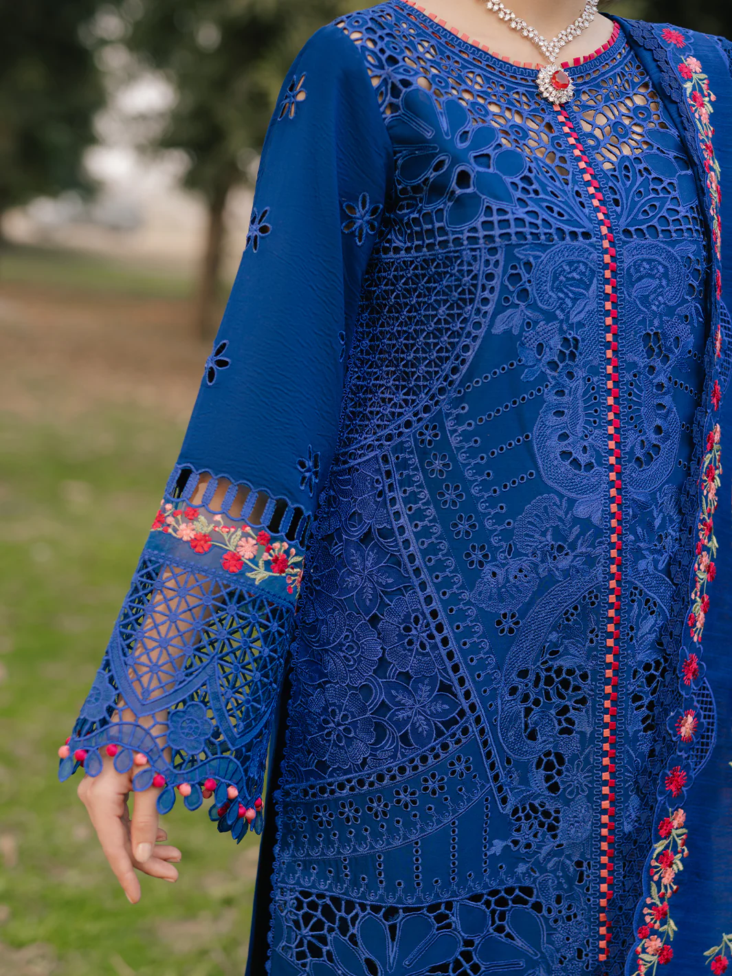 106 - B | 3 PC Luxury Lawn - Image 6