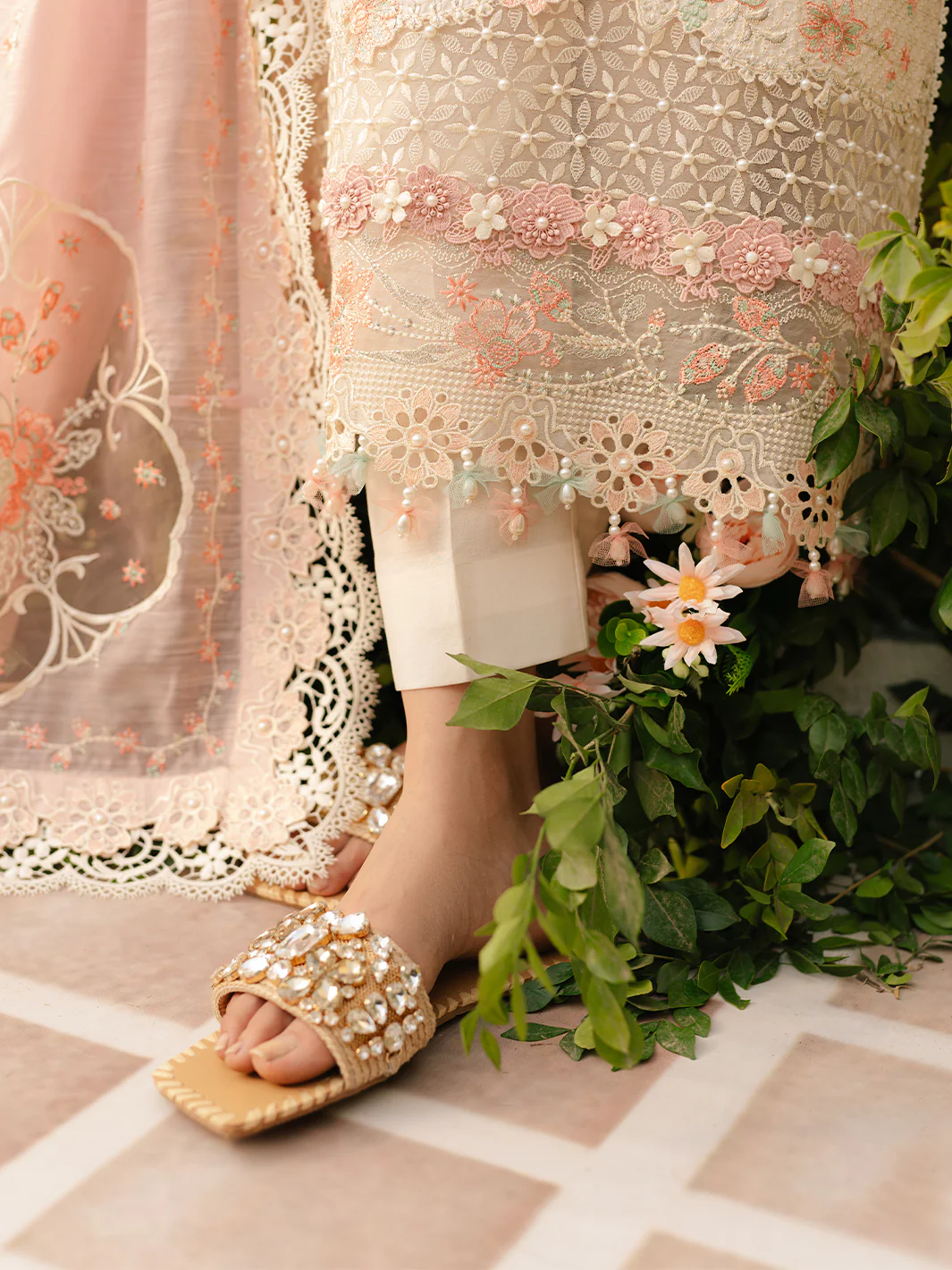 107 - B | 3 PC Luxury Lawn - Image 5