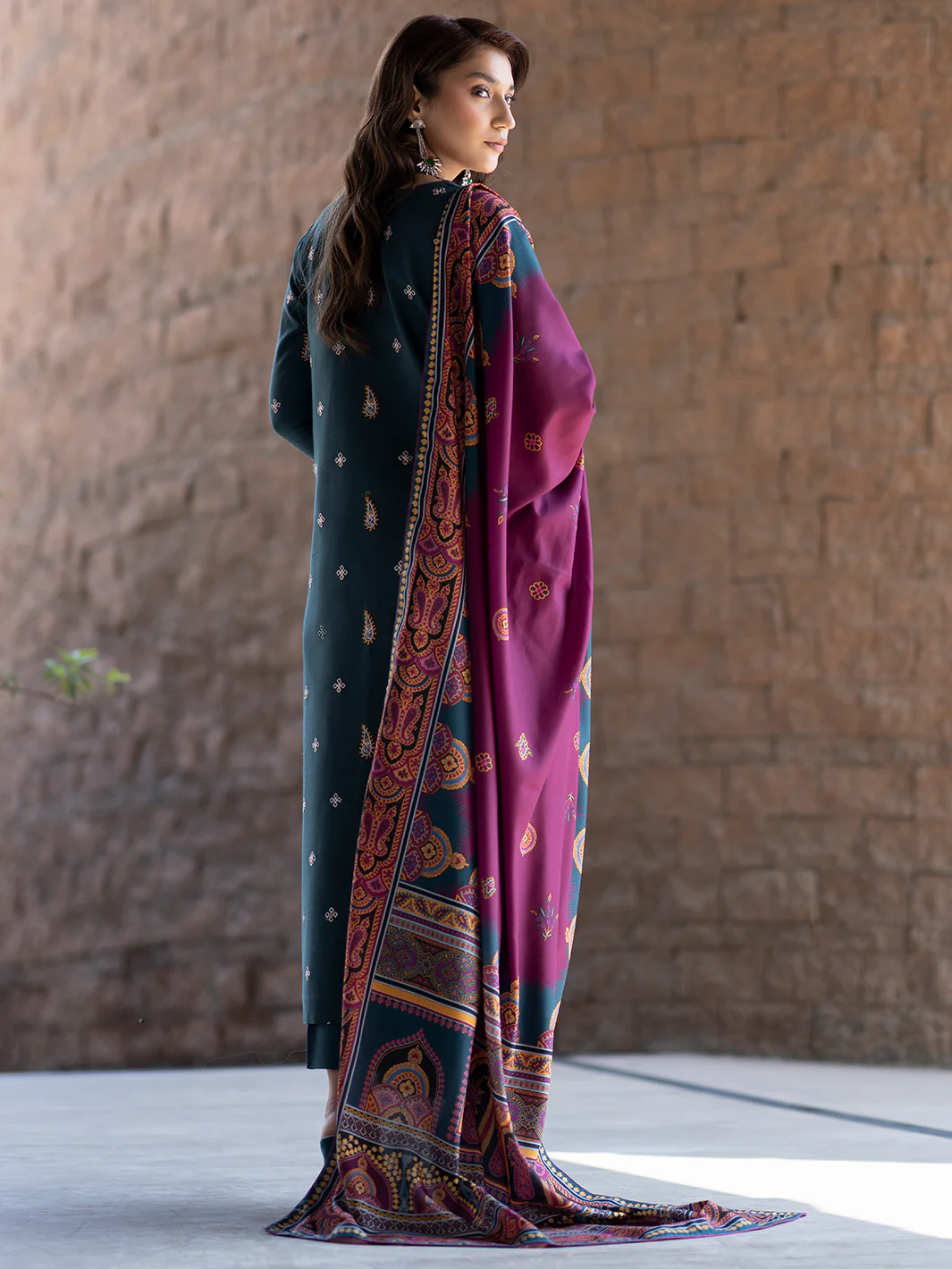 1913 - A | 3 PC Khaddar Unstitched - Image 3