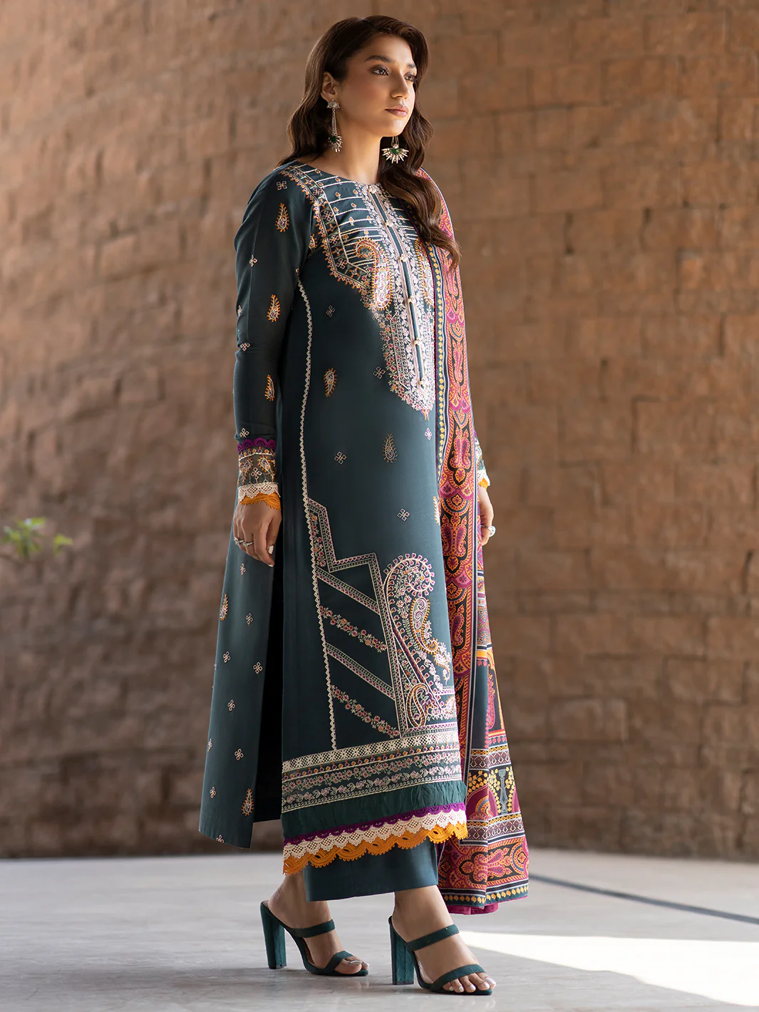 1913 - A | 3 PC Khaddar Unstitched - Image 4