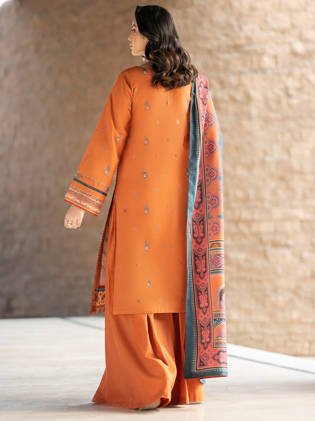 1913 - B | 3 PC Khaddar Unstitched - Image 3