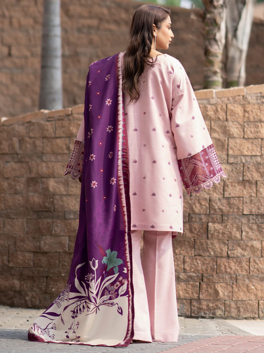 1915 - B | 3 PC Khaddar Unstitched - Image 3