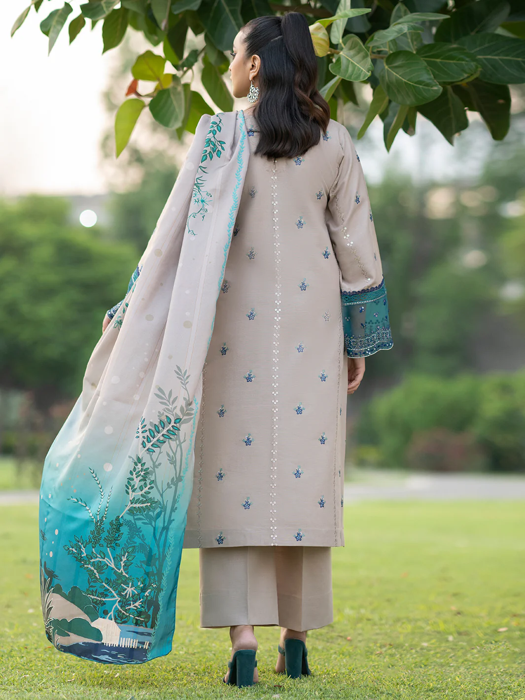 1916 - B | 3 PC Khaddar Unstitched - Image 3