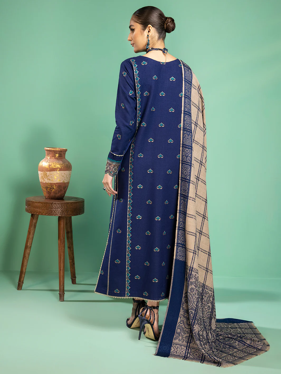 1941 - A | 3 PC Khaddar Unstitch - Image 3