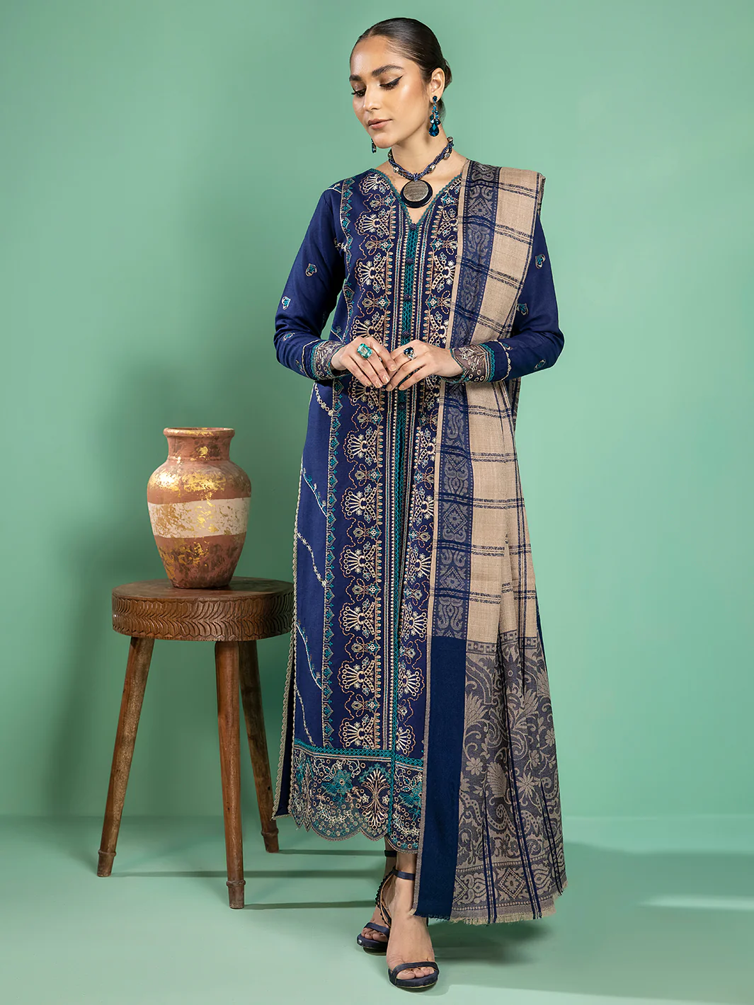 1941 - A | 3 PC Khaddar Unstitch - Image 4