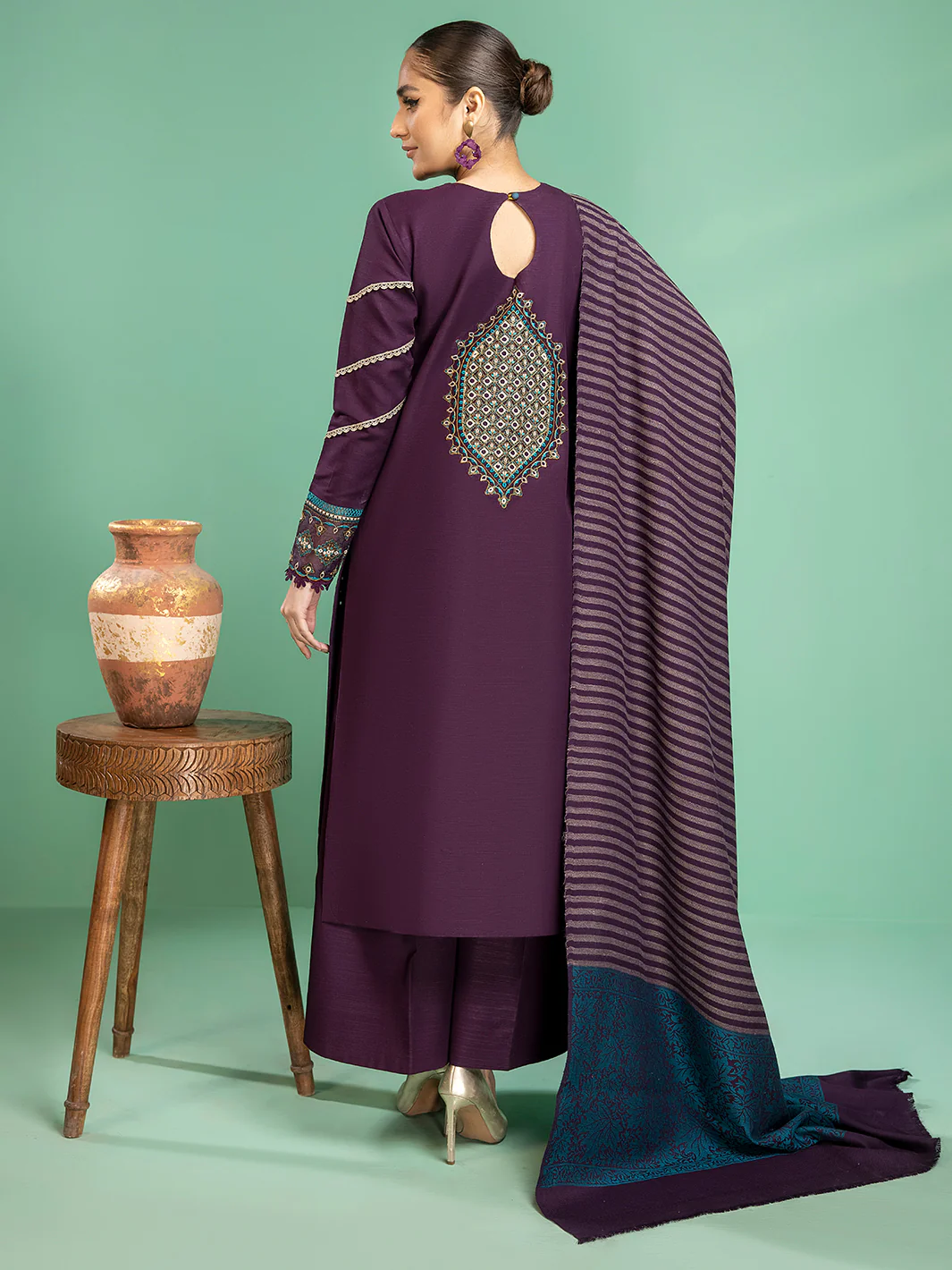 1942 - A | 3 PC Khaddar Unstitch - Image 3