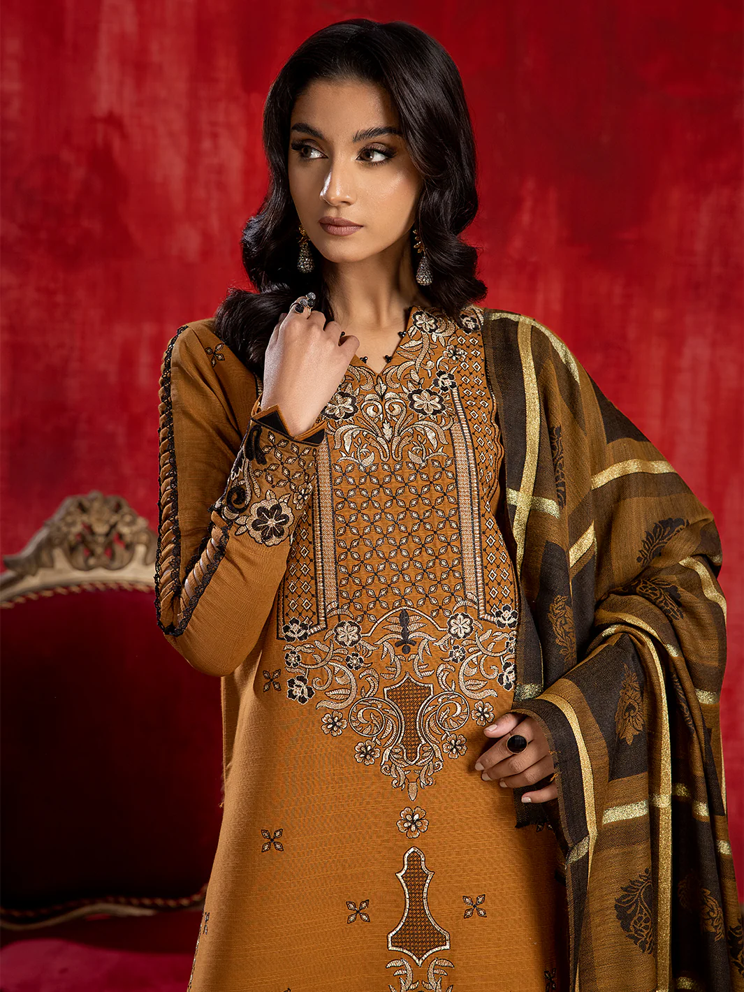 1946 - B | 3 PC Khaddar Unstitch - Image 2