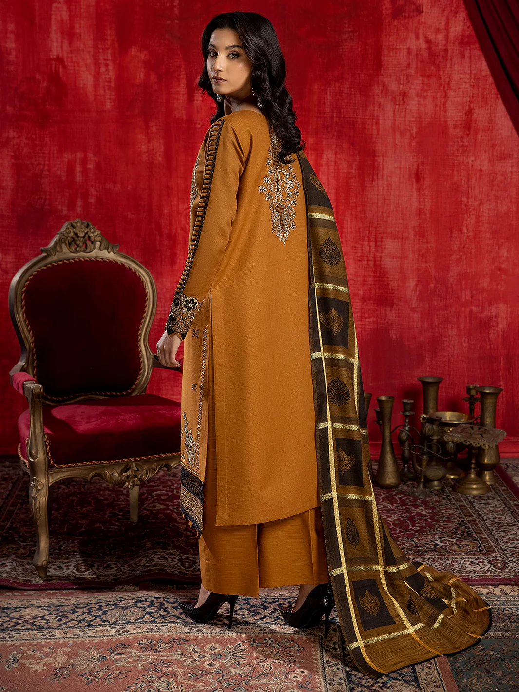 1946 - B | 3 PC Khaddar Unstitch - Image 3