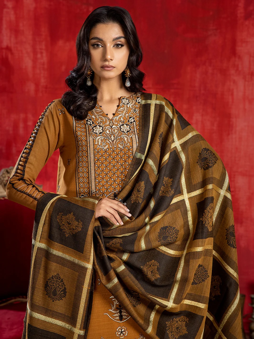 1946 - B | 3 PC Khaddar Unstitch - Image 5