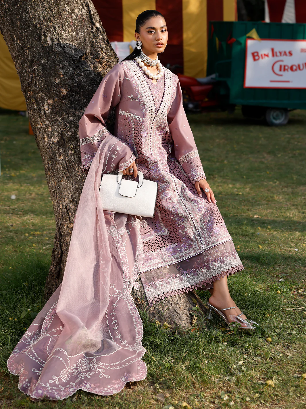 32 - B | 3 PC Luxury Lawn - Image 3