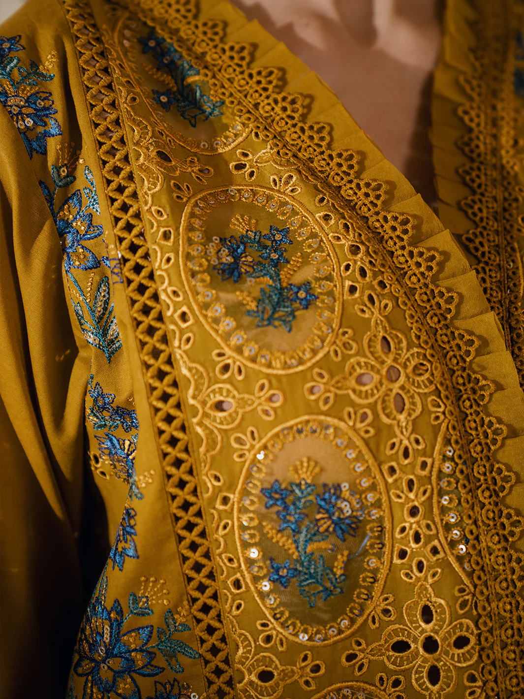 AZLIN | 3 PC LUXURY PRET - Image 8