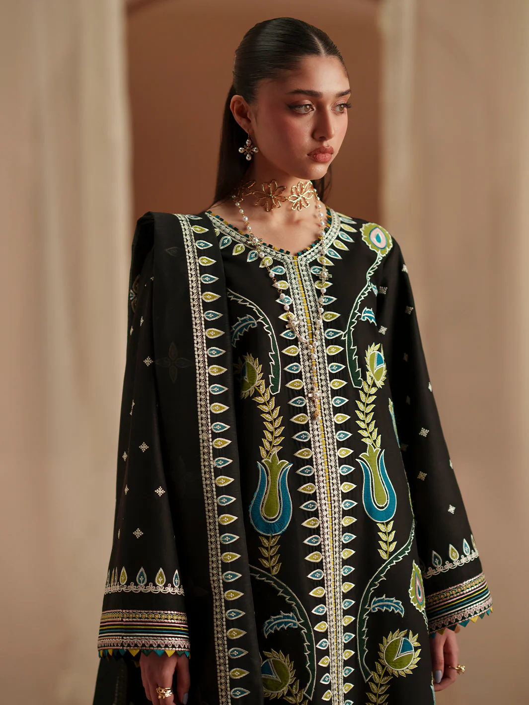 D-118-B | 3 PC Luxury Lawn - Image 2