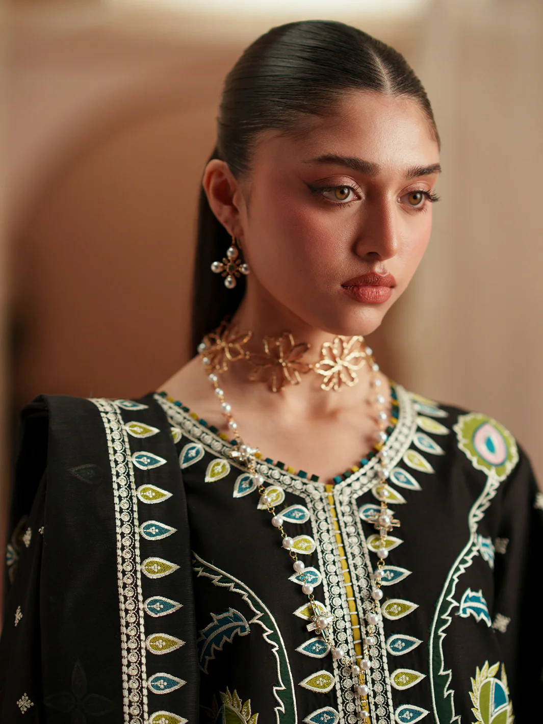 D-118-B | 3 PC Luxury Lawn - Image 4
