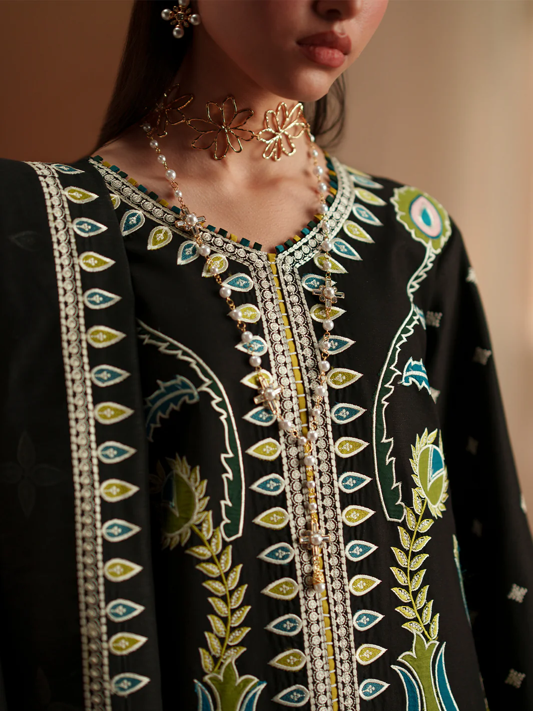 D-118-B | 3 PC Luxury Lawn - Image 5