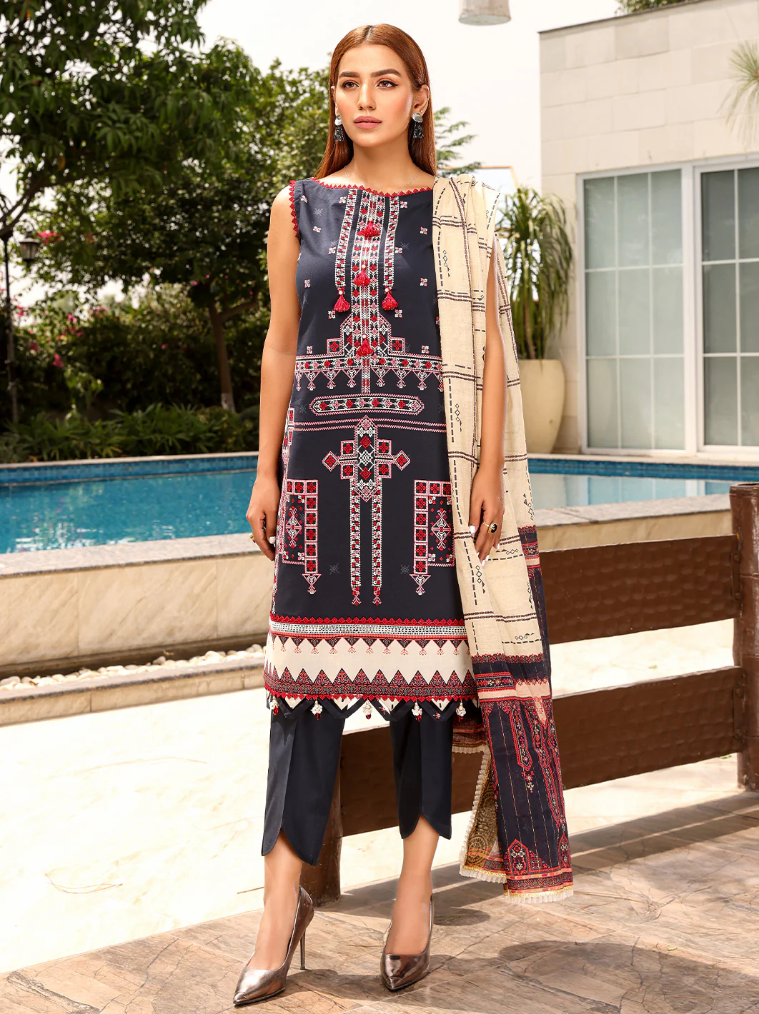 D#2019B | 3 Piece Luxury Unstitched - Image 4