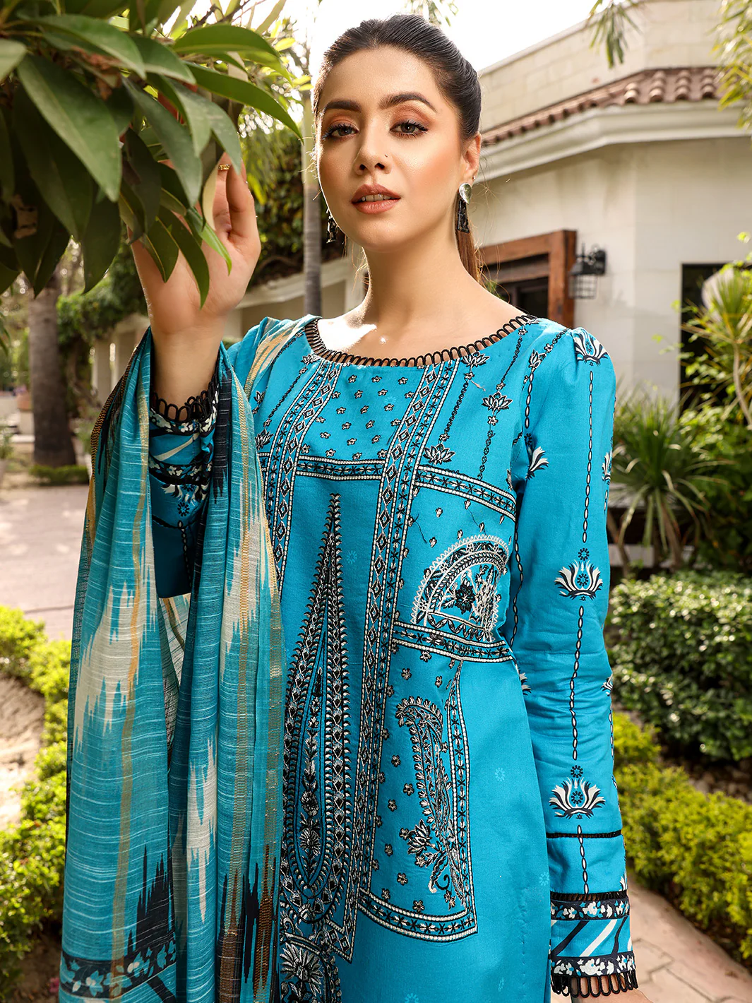 D#2020A | 3 Piece Luxury Unstitched - Image 4